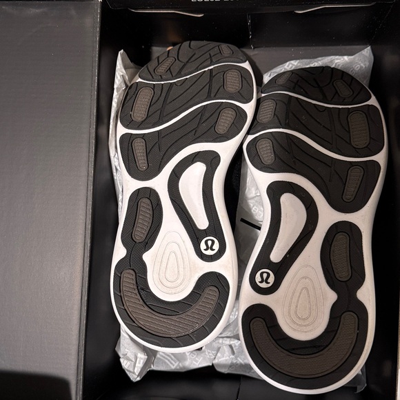 Lululemon Women’s Chargefeel Mid Workout Shoe - Picture 4 of 5